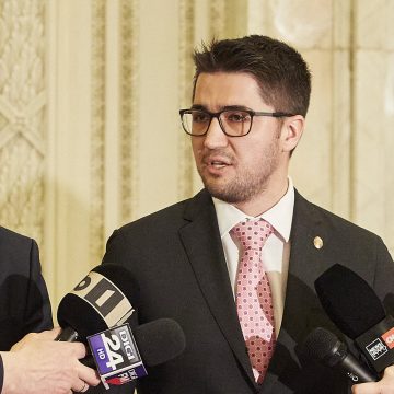 Plata taxelor online – Legea inițiată de deputatul USR-PLUS Cristian Brian a fost adoptată Plata taxelor online – Legea inițiată de deputatul USR-PLUS Cristian Brian a fost adoptată