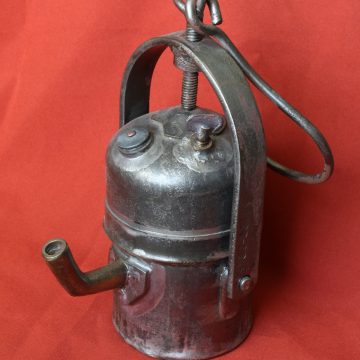 Lampa cu acetilenă exponatul săptămânii la Muzeul Județean de Istorie și Arheologie Maramureș