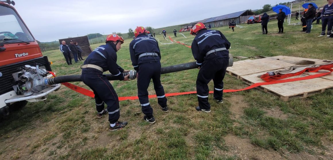 Voluntari în concurs la Ariniș