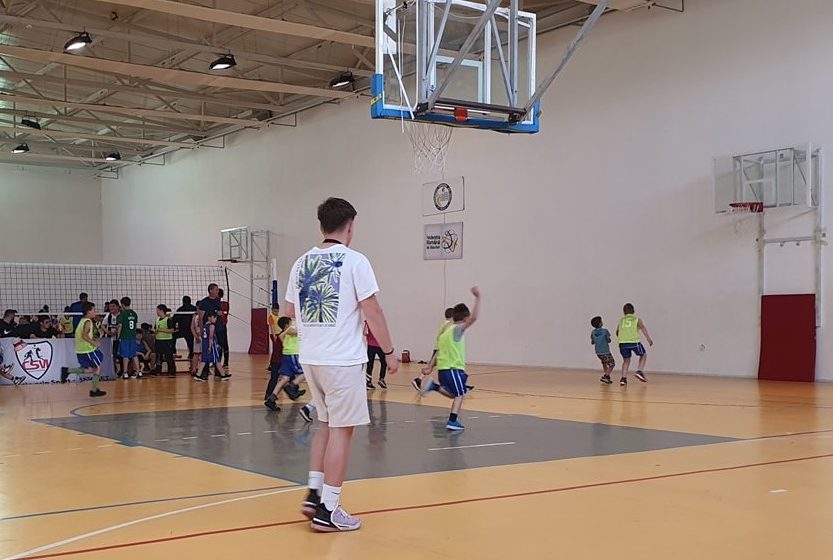 Campioni în proiectul ,,Educație prin sport” Campioni în proiectul ,,Educație prin sport”