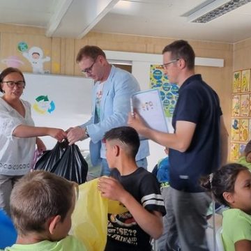 ADI Deșeuri: Despre reciclare, cu copiii de pe Pirită ADI Deșeuri: Despre reciclare, cu copiii de pe Pirită