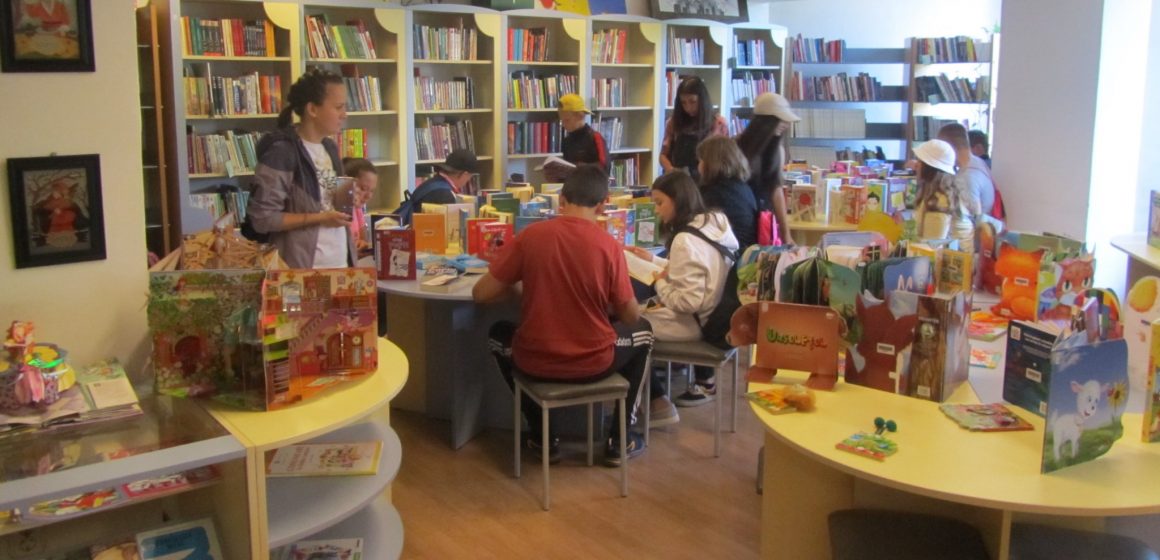 În vizită la bibliotecă În vizită la bibliotecă