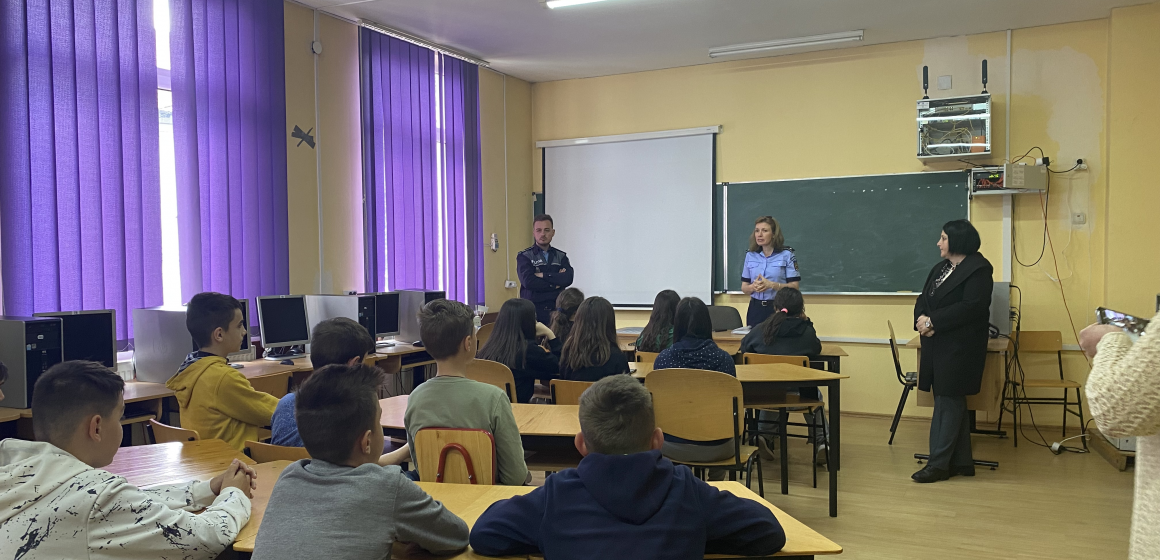 Întâlniri în școli cu polițiștii de prevenire