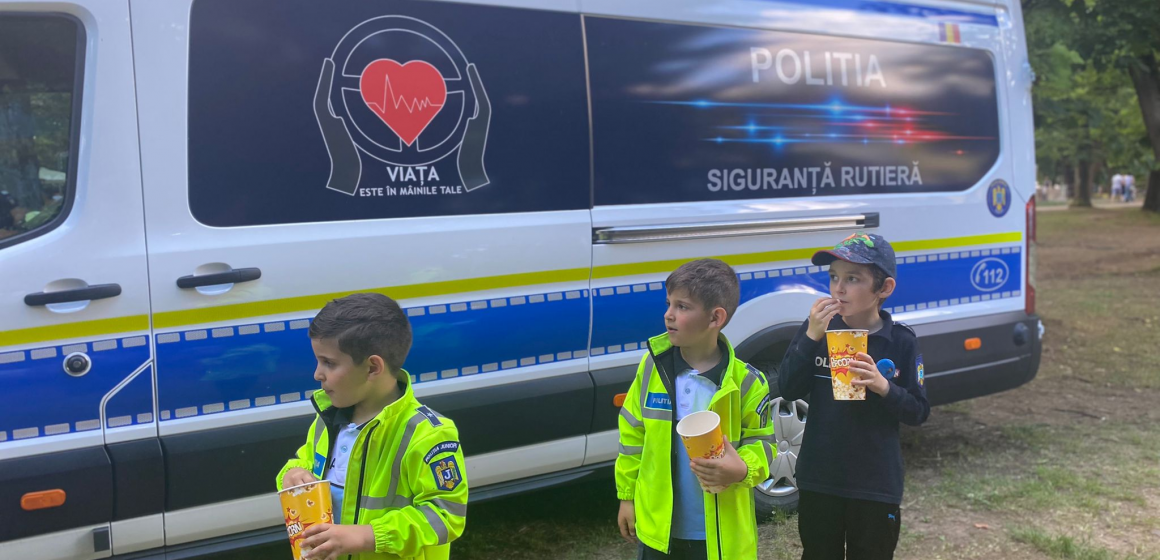 Întâlnire cu polițiștii, de Ziua Porților Deschise Întâlnire cu polițiștii, de Ziua Porților Deschise