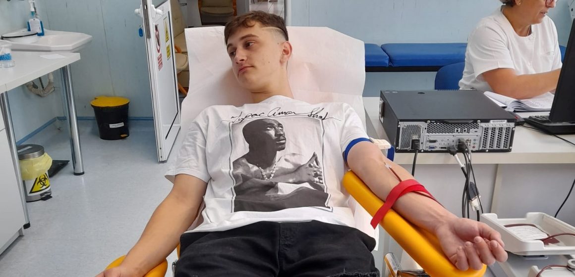 Un tânăr din sistemul de protecție specială a donat și el sânge în campania „Din inimă pentru oameni, donăm sânge”