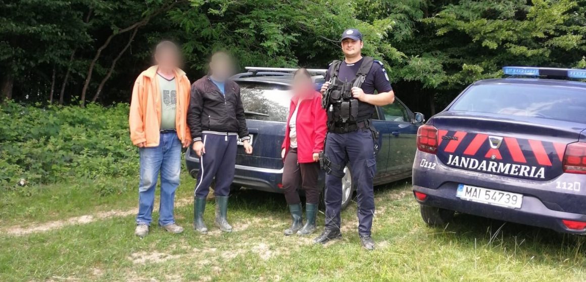 Jandarmi, polițiști și salvamontiști în cooperare – trei persoane s-au rătăcit