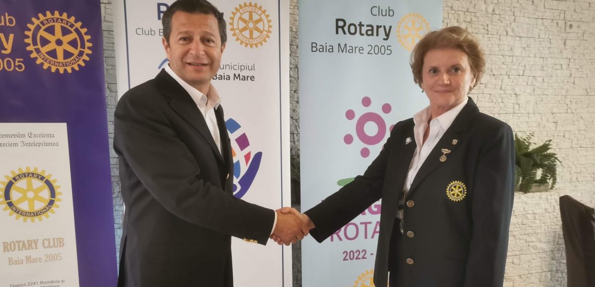 Video | Președintele Clubului Rotary Baia Mare 2005, medicul stomatolog Călin Tătaru, a predat ștafeta
