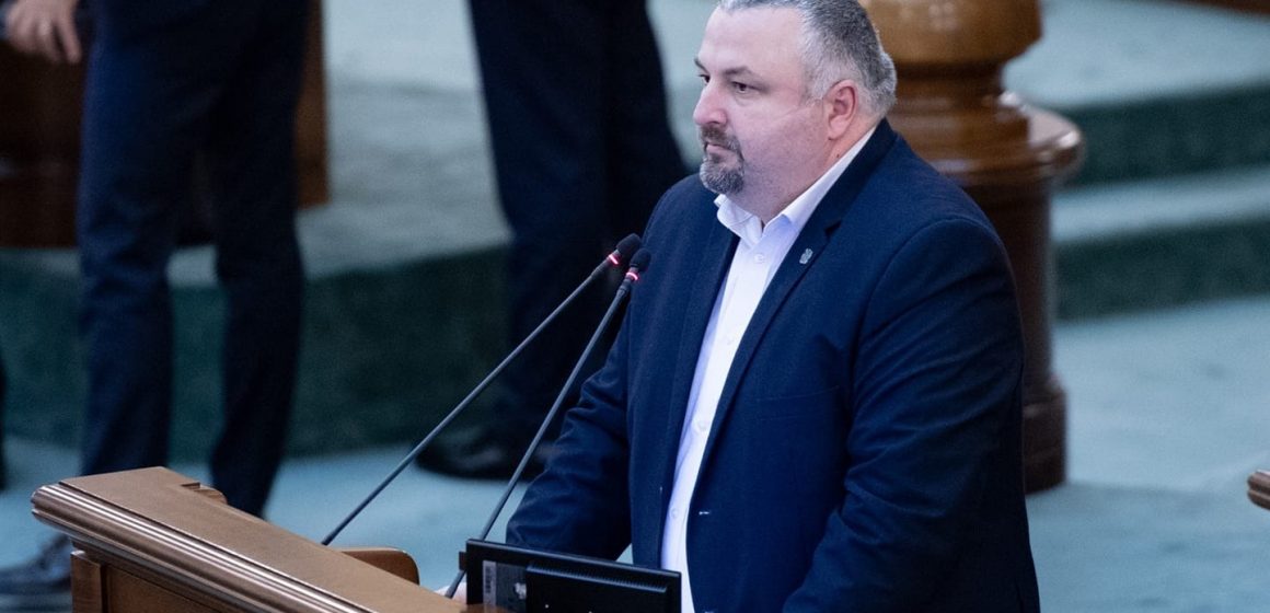 Senatorul Dan Ivan: Prețul carburanților a sărit de 9 lei. Ce face Guvernul? Nimic? Senatorul Dan Ivan: Prețul carburanților a sărit de 9 lei. Ce face Guvernul? Nimic?