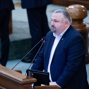 Senatorul Dan Ivan: Prețul carburanților a sărit de 9 lei. Ce face Guvernul? Nimic? Senatorul Dan Ivan: Prețul carburanților a sărit de 9 lei. Ce face Guvernul? Nimic?
