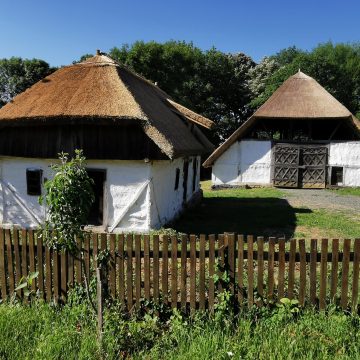 Video | S-a finalizat grajdul din gospodăria Valea Vinului din Muzeul Satului