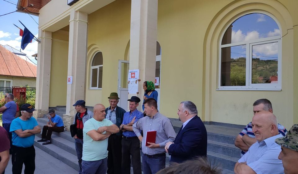 Dan Ivan, senator USR PLUS, a participat la o dezbatere în Poienile de sub Munte Dan Ivan, senator USR PLUS, a participat la o dezbatere în Poienile de sub Munte