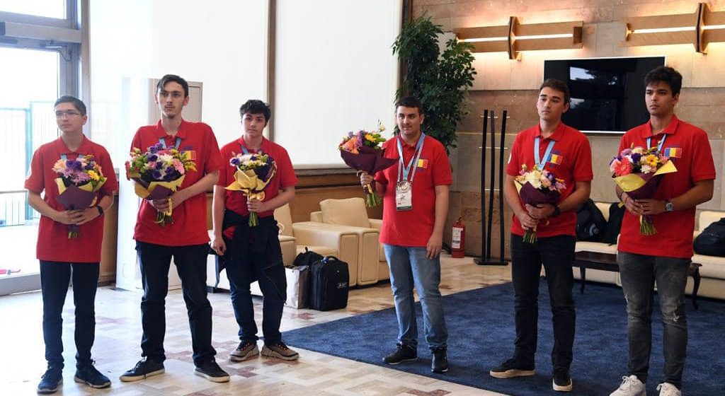 S-au întors acasă elevii care au obținut pentru România locul 5 mondial și 1 european la Olimpiada Internațională de Matematică
