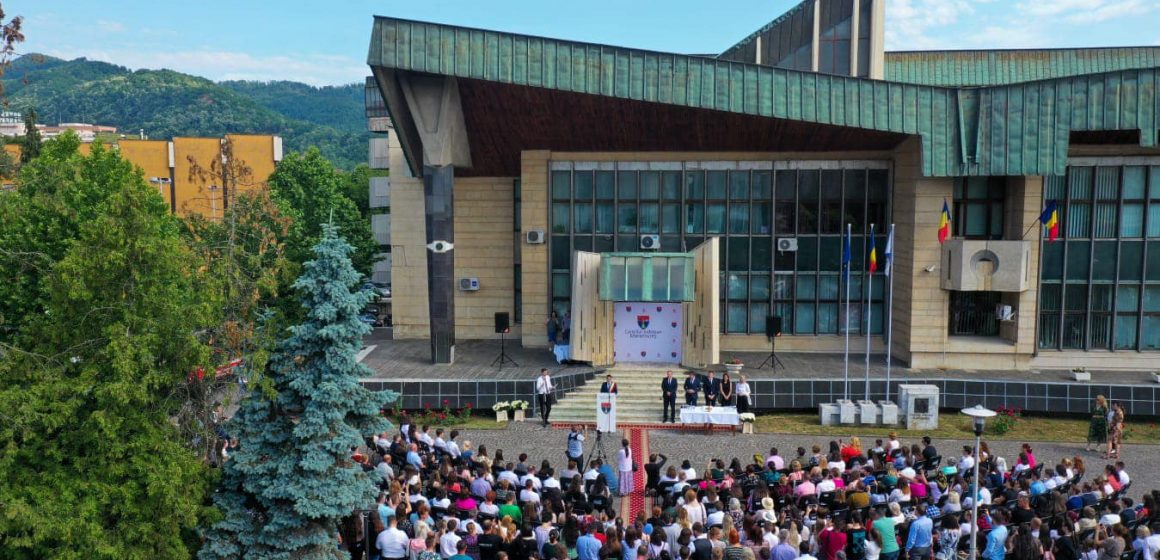 Ionel Bogdan: Tabere de vară pentru 282 de olimpici maramureșeni, parte a programului “Susținem excelența” Ionel Bogdan: Tabere de vară pentru 282 de olimpici maramureșeni, parte a programului “Susținem excelența”