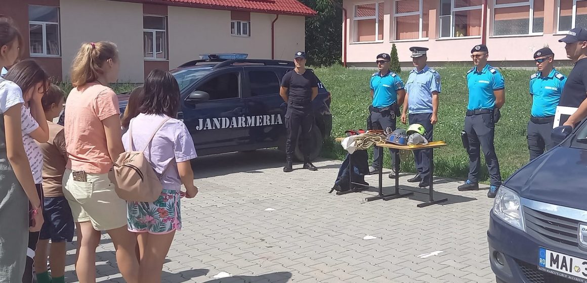 Vacanţă în siguranţă la tabăra din Rus