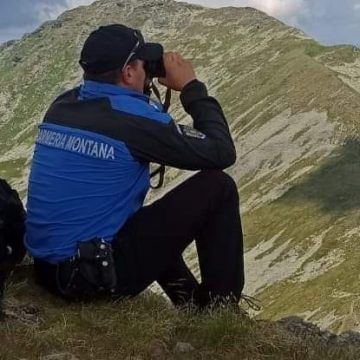 Recomandările jandarmilor pentru drumeții în siguranță pe traseele montane