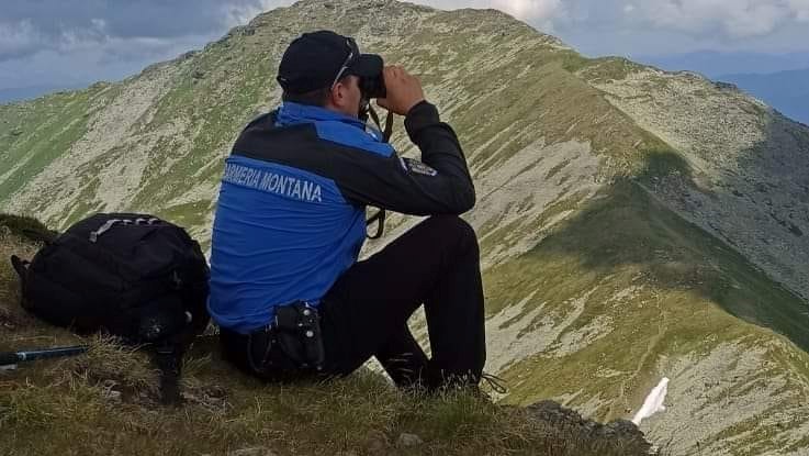 Recomandările jandarmilor pentru drumeții în siguranță pe traseele montane Recomandările jandarmilor pentru drumeții în siguranță pe traseele montane
