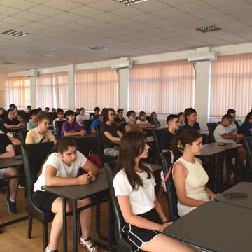 A XII-a ediție a Taberei Județene Concurs pentru elevii olimpici la matematică și informatică în desfășurare la Târgu Lăpuș
