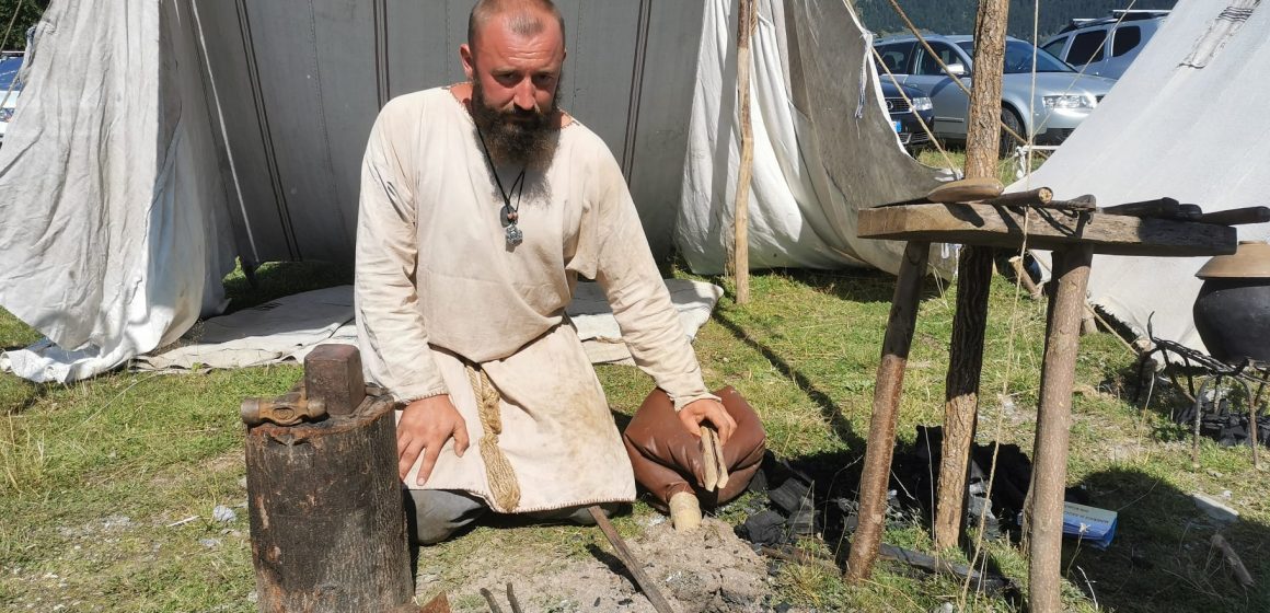 Video | Tabăra dacică și meșteșugarii la Festivalul Interjudețean ”Hora la Prislop” Video | Tabăra dacică și meșteșugarii la Festivalul Interjudețean ”Hora la Prislop”