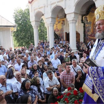 Credincioșii,  așteptați la hramul Mănăstirii „Sfânta Ana” Rohia