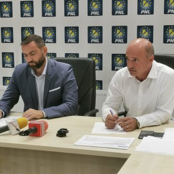 Video | Parlamentarii PNL de Maramureș îi încurajează pe cetățeni să vină cu propuneri la legile educației aflate în consultare publică
