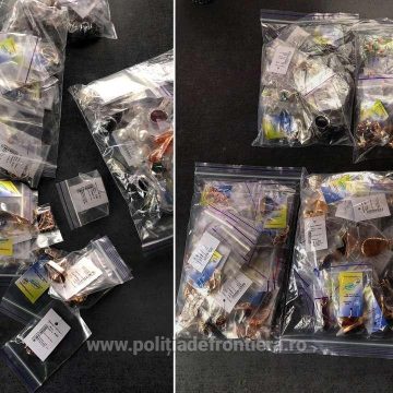 Contrabandă cu bijuterii Contrabandă cu bijuterii