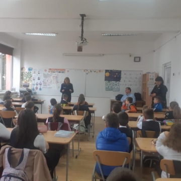 În mijlocul elevilor