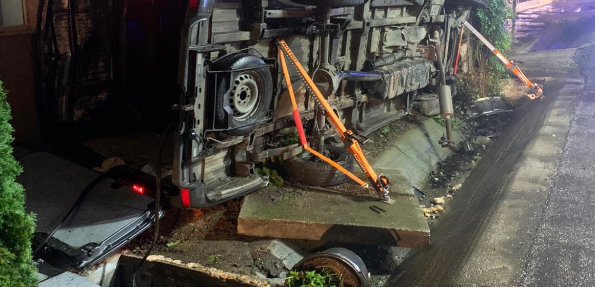 12 persoane au ajuns la spital în urma a două accidente