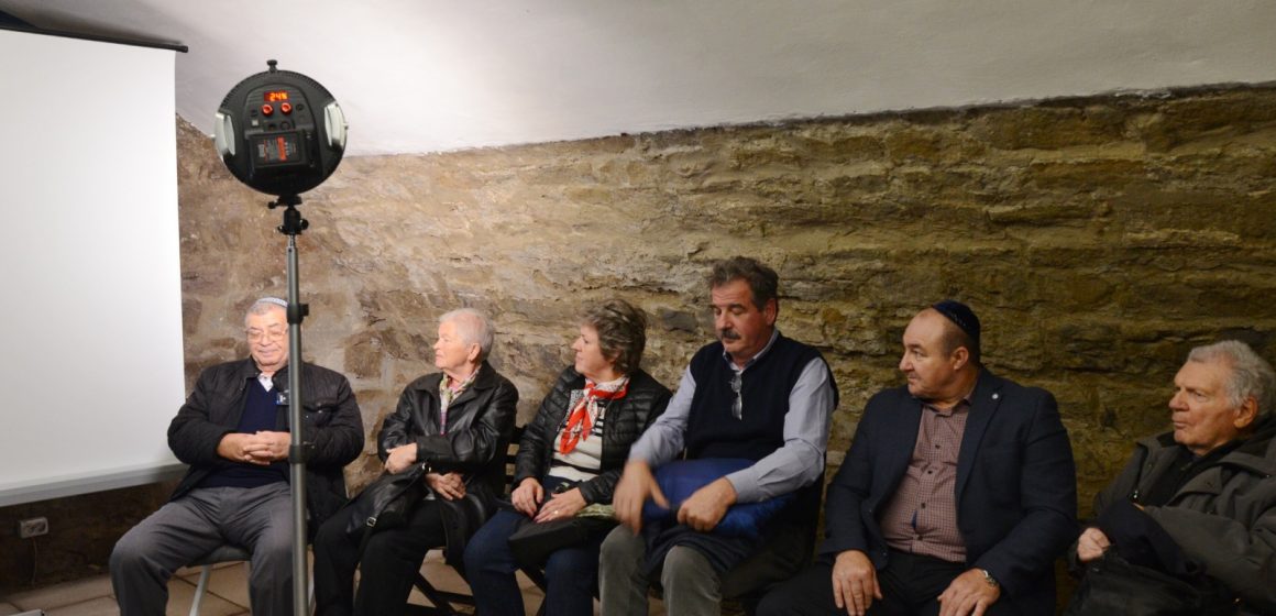Întâlnire cu depănare de amintiri