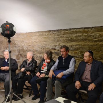 Întâlnire cu depănare de amintiri