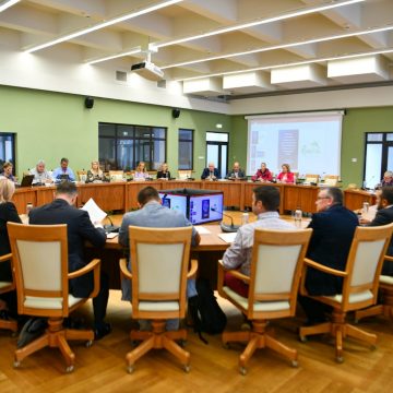 Reprezentanți ai Ministerului Antreprenoriatului și Turismului – întâlnire la Consiliul Județean cu reprezentanți ai turismului, operatori economici și reprezentanți ai administrațiilor publice din Maramureș și Satu Mare Reprezentanți ai Ministerului Antreprenoriatului și Turismului – întâlnire la Consiliul Județean cu reprezentanți ai turismului, operatori economici și reprezentanți ai administrațiilor publice din Maramureș și Satu Mare