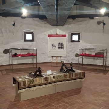 Expoziție temporară despre elemente de harnașament din epoca medievală, la Bastionul Măcelarilor