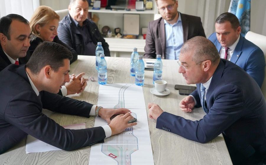 Ionel Bogdan împreună cu ambasadorul României în Ucraina, Alexandru Victor Micula, a vizitat amplasamentul unde va fi construit noul pod peste Tisa
