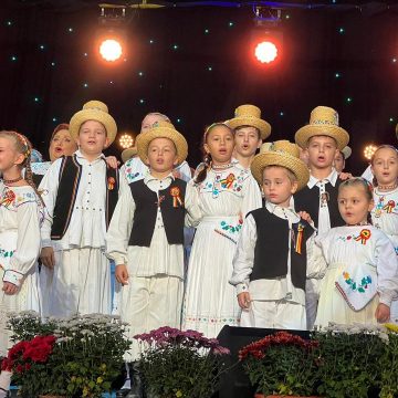 Fiică a satului Remeți pe Someș și cetățean de onoare al comunei Mireșu Mare la Tezaur Folcloric