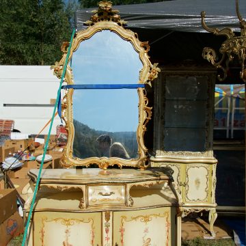 Târgul celebru de la Negreni și-a deschis porțile, partea de antichități este senzațională Târgul celebru de la Negreni și-a deschis porțile, partea de antichități este senzațională