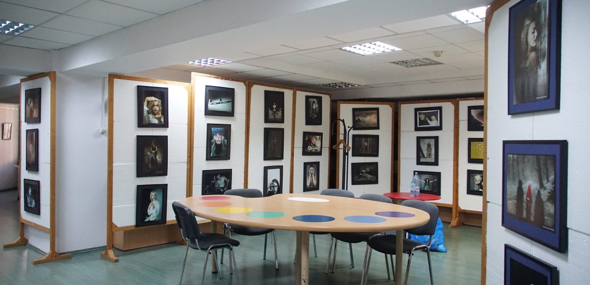 Video | Vernisajul expoziției de fotografie ”Conexiuni”
