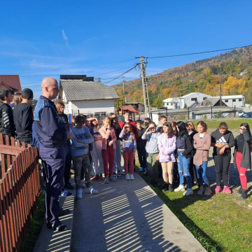 Polițiștii Biroului Siguranța Școlară, prezenți în mijlocul elevilor Polițiștii Biroului Siguranța Școlară, prezenți în mijlocul elevilor