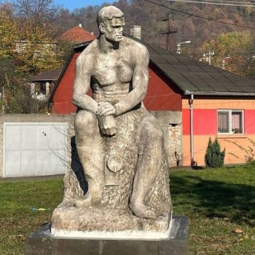 Pap Zsolt István: S-au finalizat lucrările de relocare a statuii “Minerul”