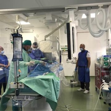 Cinci cazuri de patologie aortică abdominală complexă, cu risc vital, rezolvate endovascular cu succes la SJU Baia Mare