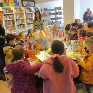 Prichindei la bibliotecă Prichindei la bibliotecă