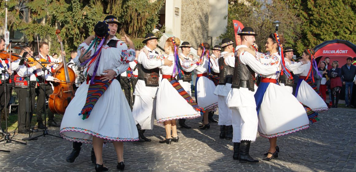 Video | Moment artistic cu Ansamblul Folcloric ”Transilvania” -”30 Aniversar”