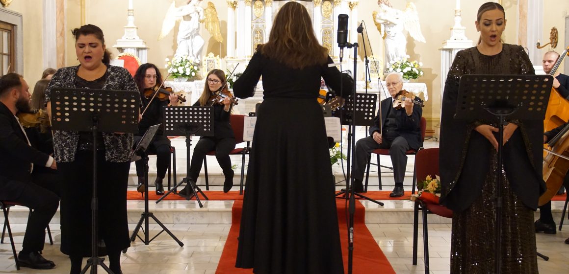 Video | Capodopera Stabat Mater de Pergolesi la biserica romano-catolică Sfânta Treime Video | Capodopera Stabat Mater de Pergolesi la biserica romano-catolică Sfânta Treime