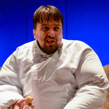 ”Grasu` Contrabasu`”, astăzi, la Teatrul Municipal