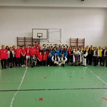 Video | Elevii și cadrele didactice de la Colegiul Tehnic ”Anghel Saligny” au încins o horă Video | Elevii și cadrele didactice de la Colegiul Tehnic ”Anghel Saligny” au încins o horă
