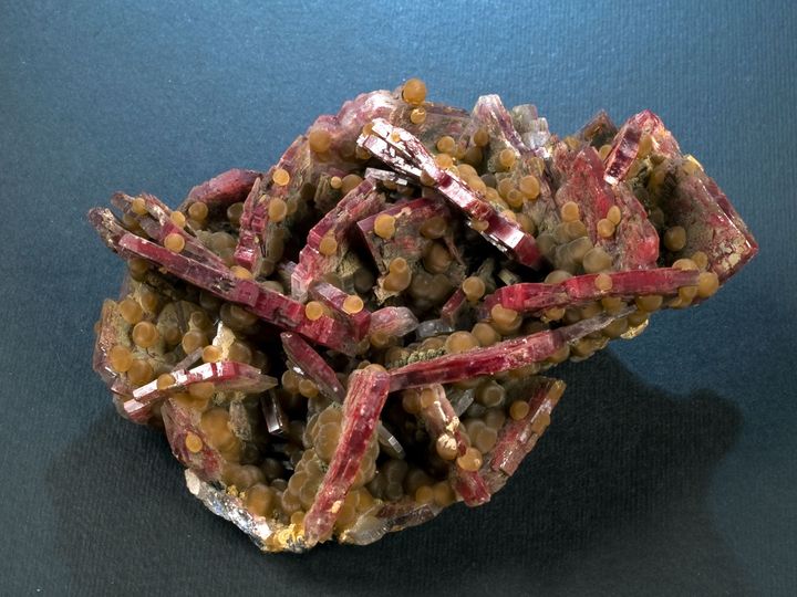 Exponatul săptămânii la Mineralogie – un eșantion din baritină și siderit Exponatul săptămânii la Mineralogie – un eșantion din baritină și siderit