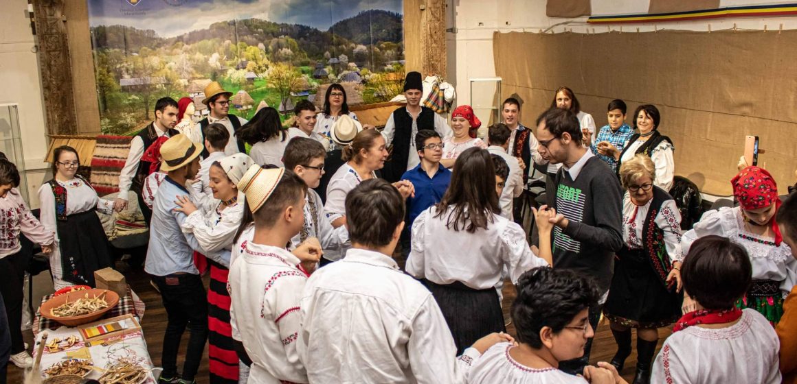 30 de ani de la înființarea Consiliului Județean Maramureș – Șezătoare, bucate tradiționale și împletituri tradiționale la Muzeul de Etnografie și Artă Populară