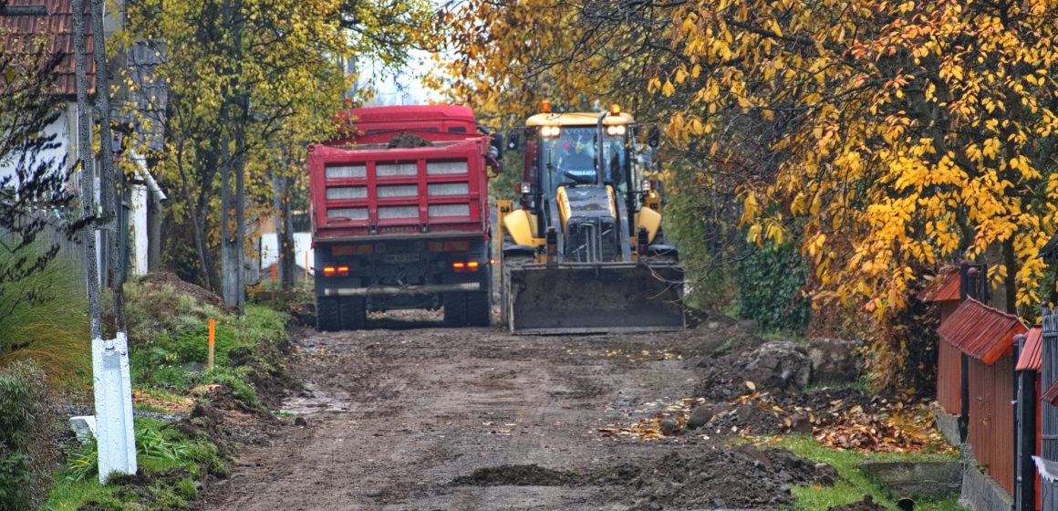 Modernizări de străzi în Ocna Șugatag