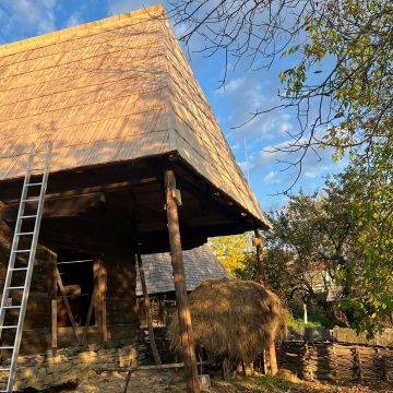 Lucrări finalizate la Șura Săcel și Casa Desești din Muzeul Satului