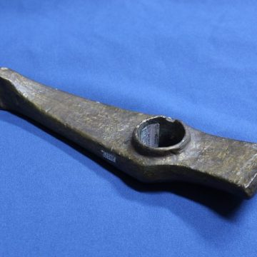 Exponatul săptămânii la Muzeul Județean de Istorie și Arheologie Maramureș este un topor