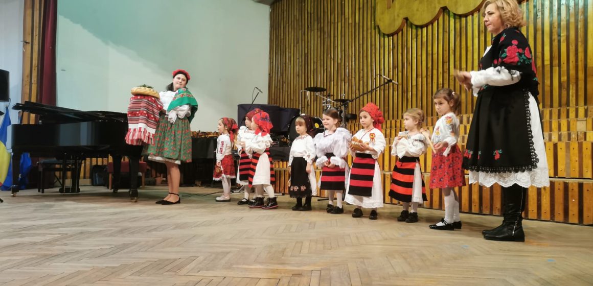 Video | Spectacol de Ziua Națională a României la Colegiul de Artă Video | Spectacol de Ziua Națională a României la Colegiul de Artă