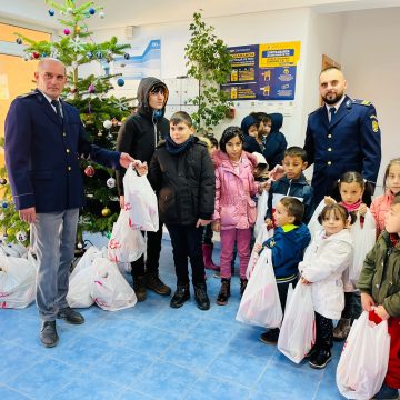 Daruri de la polițiștii de frontieră din Vișeu de Sus Daruri de la polițiștii de frontieră din Vișeu de Sus